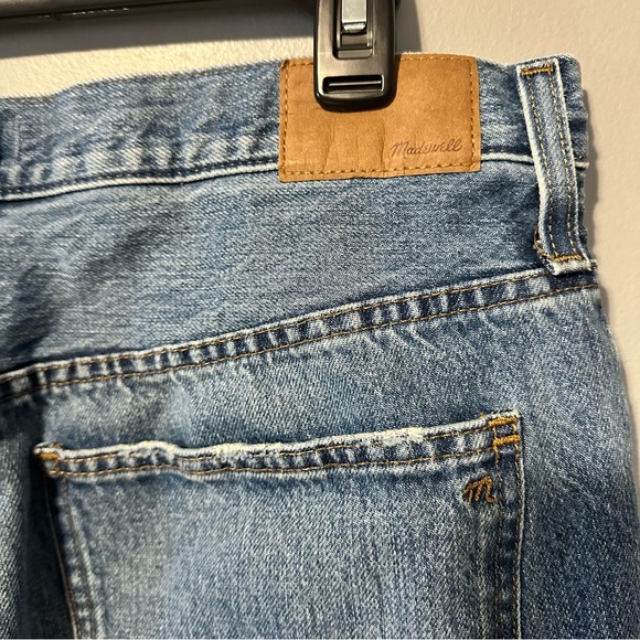 Madewell The Perfect Vintage Straight Jean in Delafield Wash: Button-Fly Edition - Picture 12 of 14